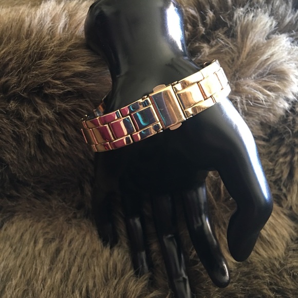 Ladies gold tone steel quilted rhinestone watch - Picture 4 of 8